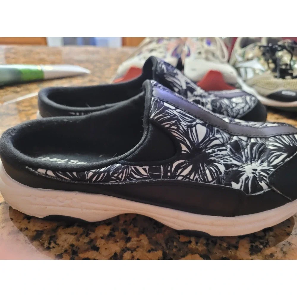 Womans Easy Spirit Travel Time Slip On Size 9 Black and White Floral Casual Boho